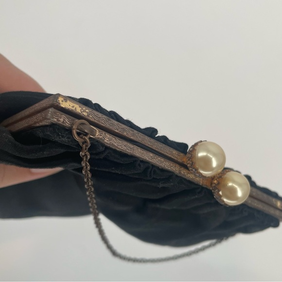 Adorable Vintage 1930s-1940s Black Embroidered Evening Bag - Picture 10 of 10
